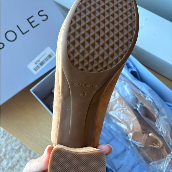 Elegant Tan Women's Slingback Heels - Picture 8 of 9